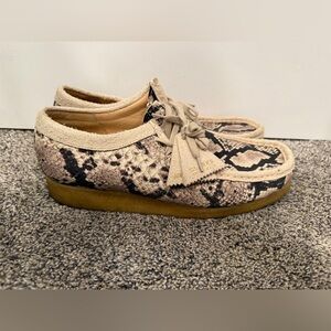 Clarks Originals Wallabee
Aime Leon Dore Snakeskin Tan size 10.5 EUC